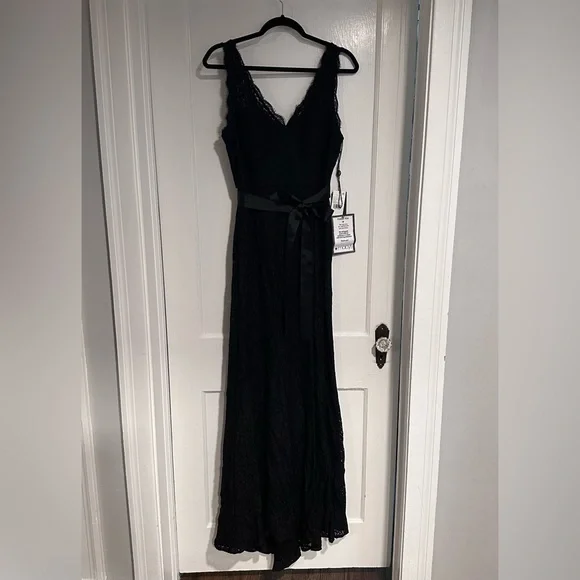 NWT ADRIANNA PAPELL Black Lace Gown - Picture 4 of 6